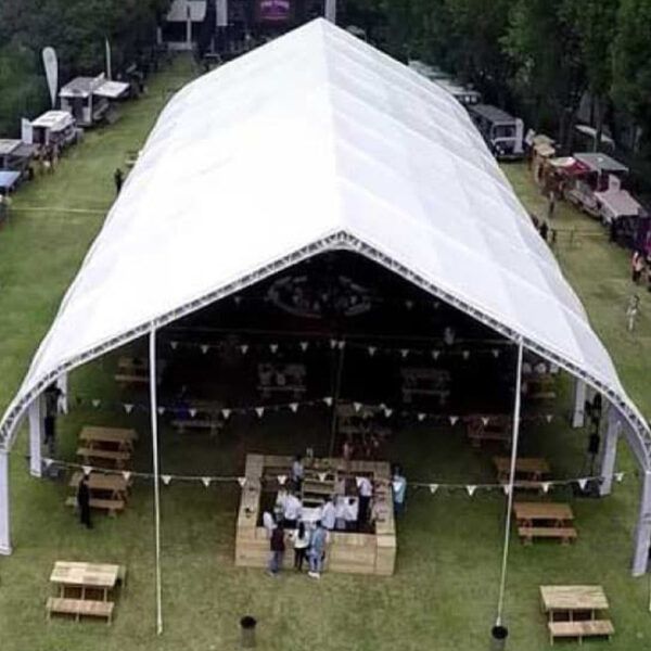 Carpas y mobiliario